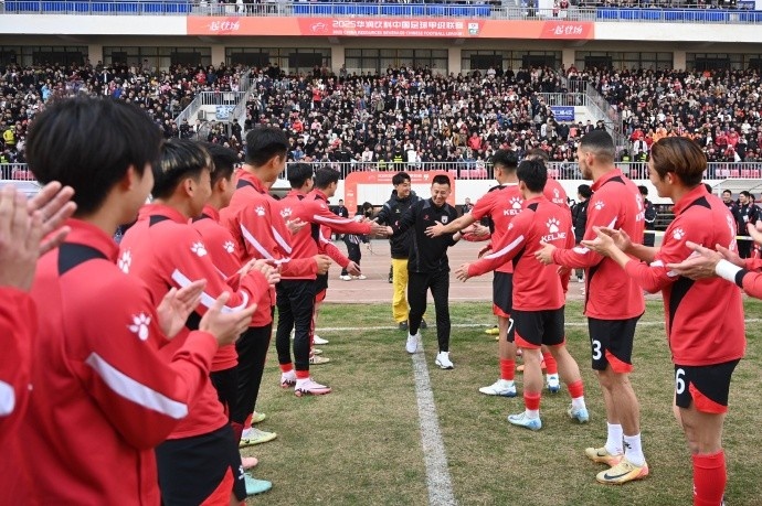 今日賽前，俱樂部為前球員馬曉磊及文爍舉行了退役儀式