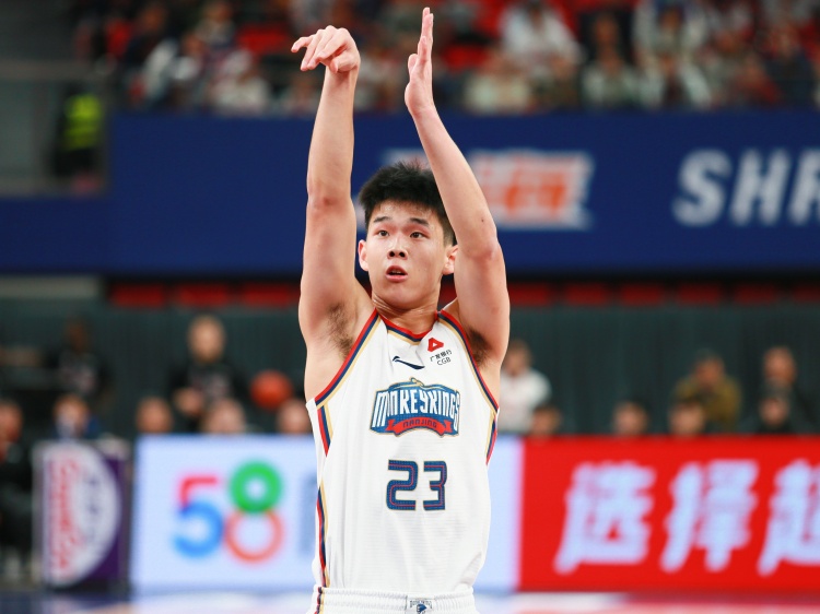 狀態(tài)可以！林葳半場8中5拿到13分1板1助