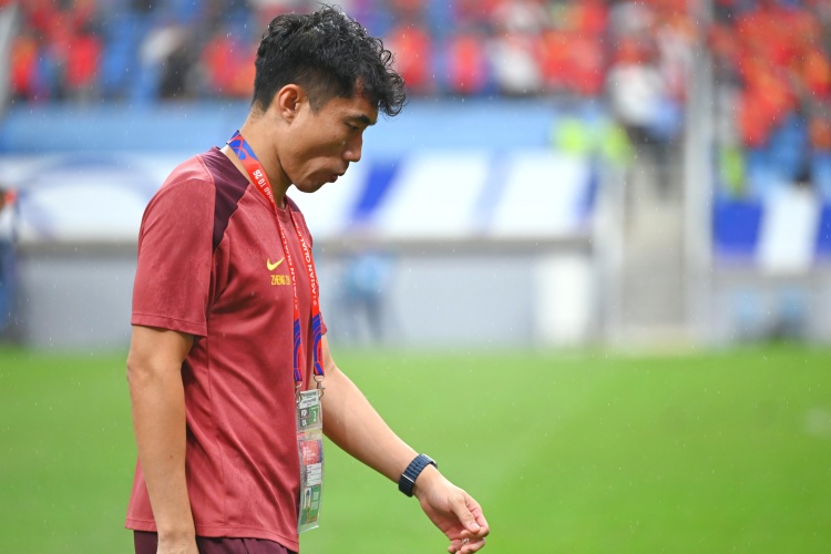 滬媒：單后腰讓國足防守承受更大壓力，若鄭智沒退役或能勝任