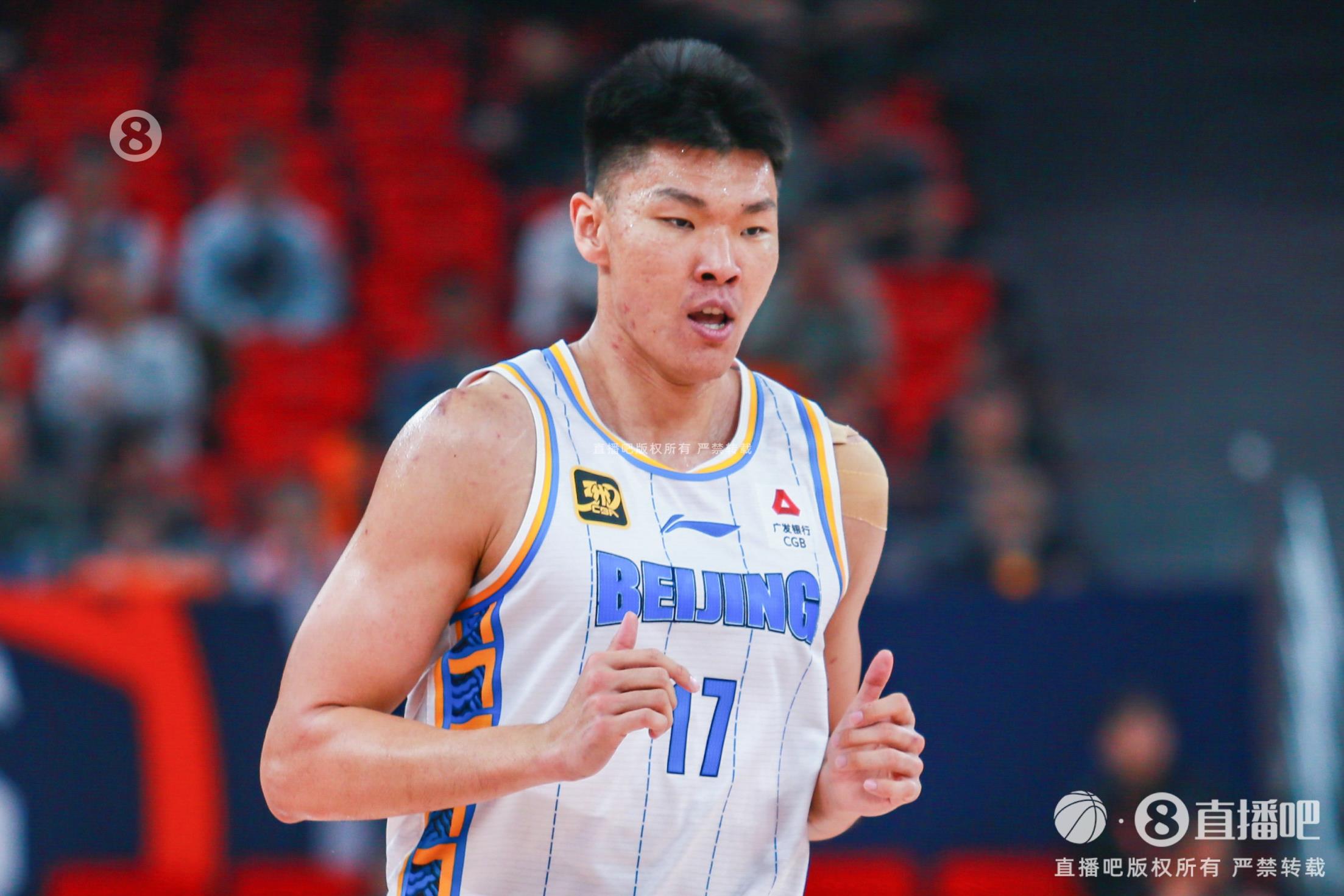 進(jìn)攻端把握機(jī)會(huì)不錯(cuò)！范子銘10投7中貢獻(xiàn)16分3助攻