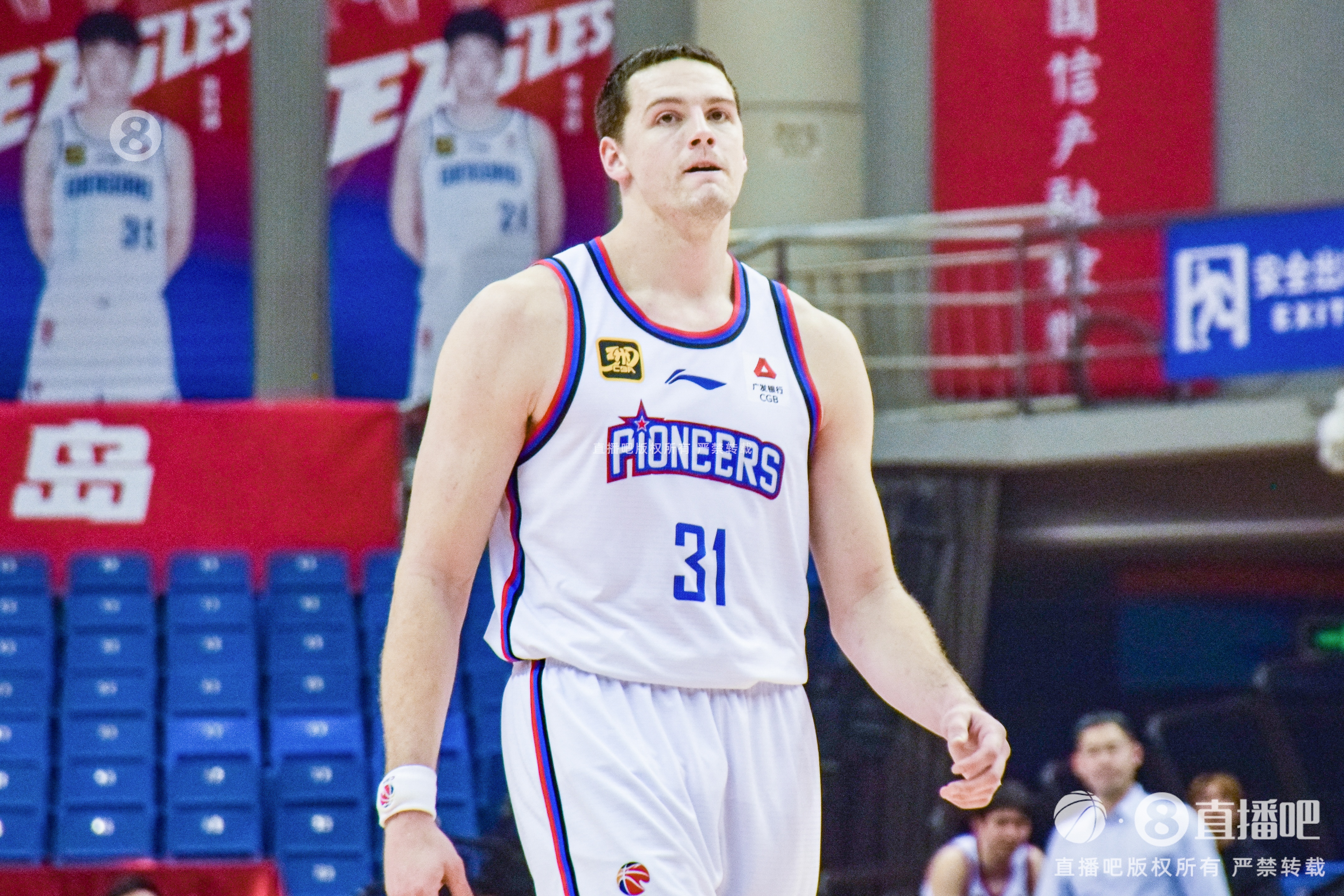 狀態(tài)不對勁！大衛(wèi)-詹姆斯10中3僅拿7分8板4助 4失誤