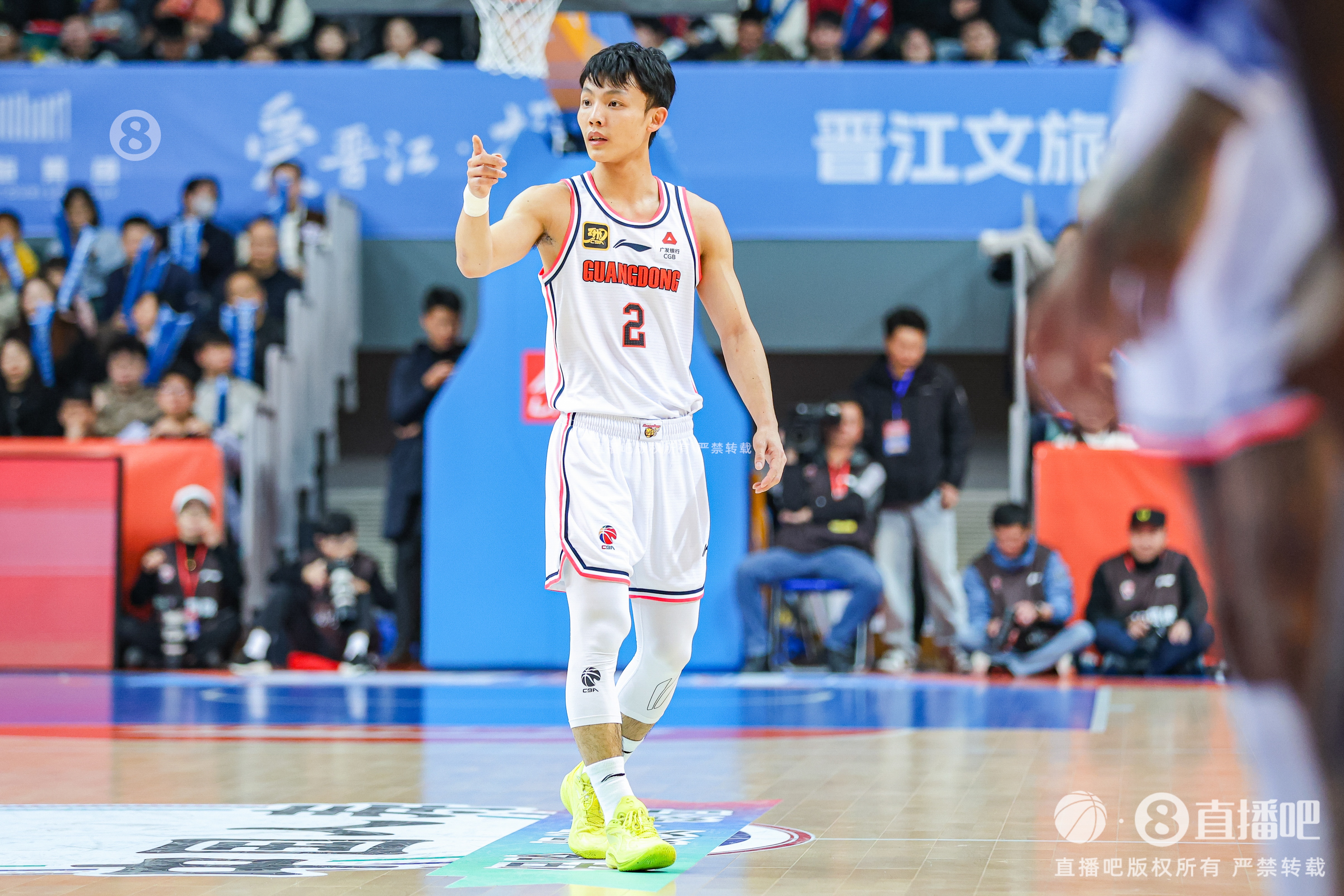 徐中鋒手感還沒開！徐杰半場12中4&三分7中2拿12分2前場板2助2斷